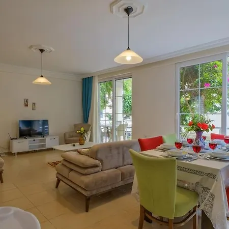 Villa Rose Calis *
