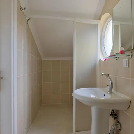 Villa Rose Calis *